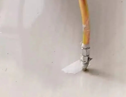 榆社瓷砖空鼓维修公司专业解答在瓷砖铺贴过程中，如果使用的砂料过粗（如全部使用了粗砂），可能会导致以下问题