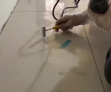榆社瓷砖开裂维修公司专业分享瓷砖在铺贴前如果没有沥干水分，将会导致以下问题
